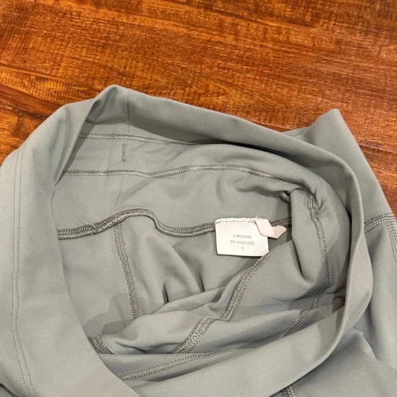 Vuori Women's light green Leggings - Picture 2 of 3